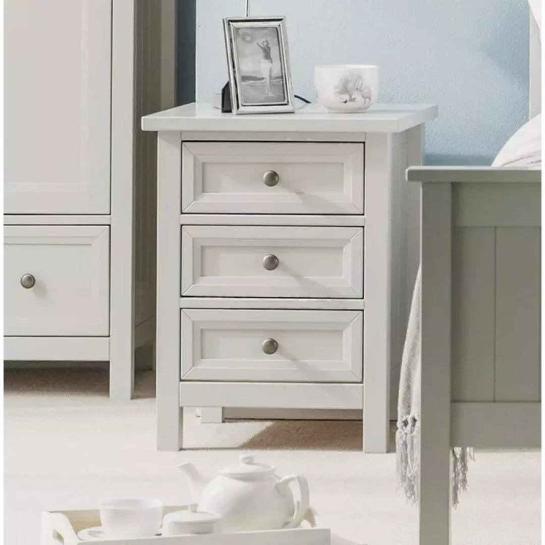 Julian Bowen Maine 3 Drawer Bedside Table Dove Grey | Bedroom Storage Nightstand Julian Bowen Maine 3 Drawer Bedside Table Dove Grey | Bedroom Storage Nightstand